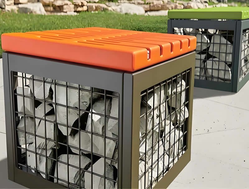 PVC Landscaping Decorative Gabion 50mm x 50mm mesh, 4.0mm wire, used for decorations.