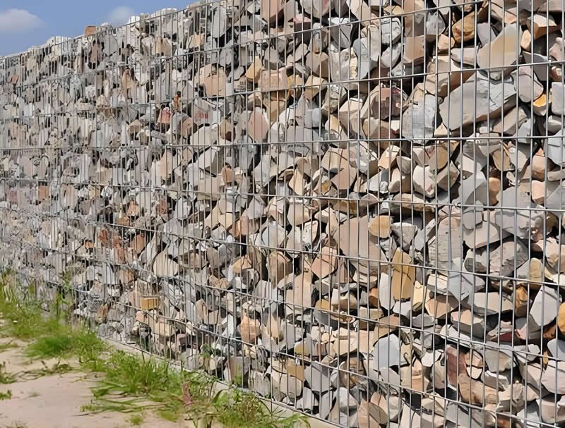 Modular welded gabions for landscaping walls are used in gardens and parks.